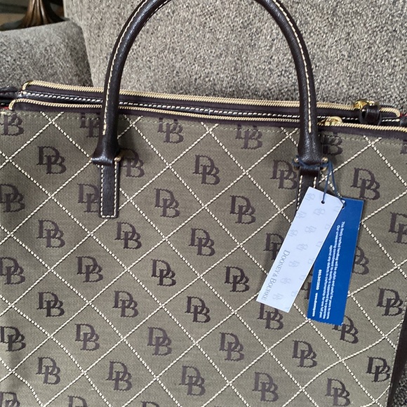 NWT handbag - Picture 2 of 5